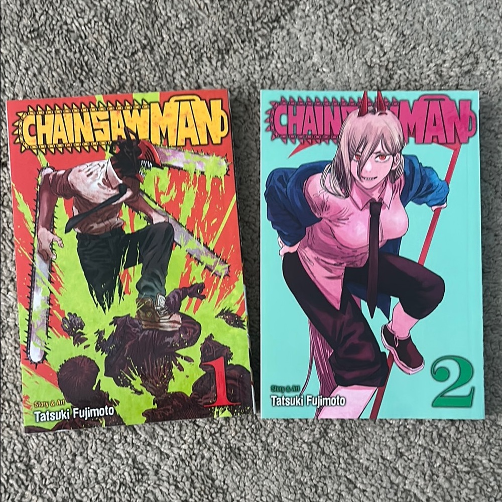 Manga Chainsaw Man Volumes with Red and Green Covers